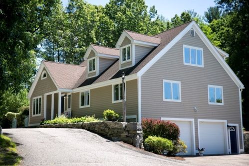 439 Lake St, Shrewsbury, MA 01545-3972