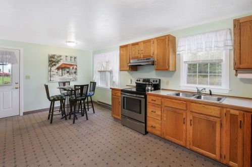 142 St, East Brookfield MA 01515-1612 exterior