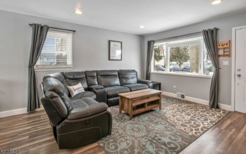 68 Windbeam Loop, Skyline Lakes, NJ 07456-1853