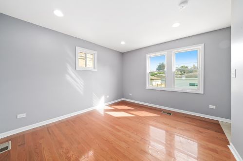 3713 Oak Park Ave, Forest View IL 60402-3902 exterior