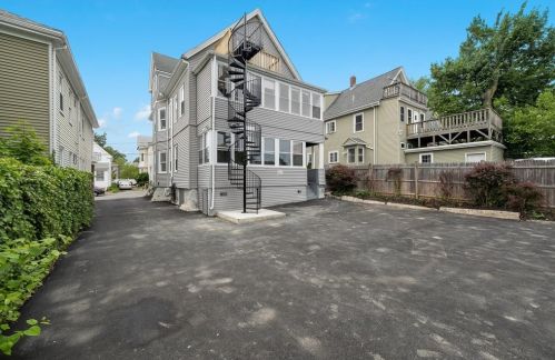 36 Lambert Ave, Chelsea MA 02150-1304 exterior