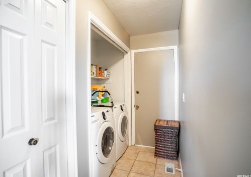 11551 Hidden Vly Blvd, Sandy UT 84092-5638 exterior