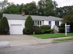 37 Selwyn Rd, Newton, MA 02461-2123