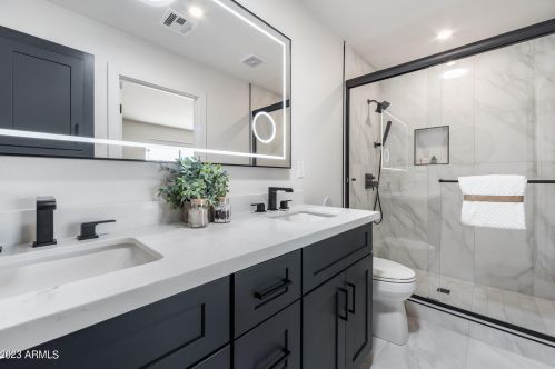 11617 37th Pl, Phoenix AZ  85028-2130 exterior