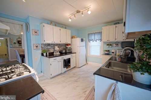 61 Barber Ave, West Deptford NJ 08096-2832 exterior