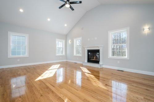 711 Salisbury St, Worcester MA 01609-1122 exterior