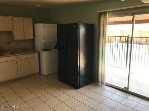 3401 Country Gables Dr, Phoenix AZ  85053-4756 exterior