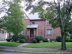 832 Chestnut St, Newton, MA 02468-2318