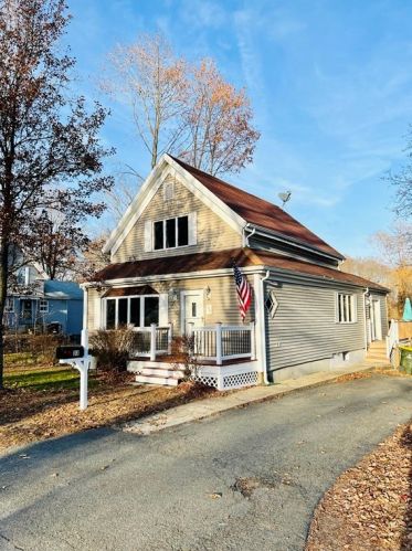 33 St, West Bridgewater MA 02379-1030 exterior