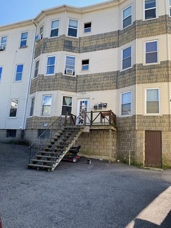 122 Belmont St, Worcester, MA 01605-2904