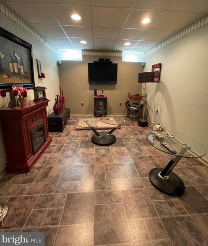 7 Yorktown Ct, West Deptford NJ 08096-6807 exterior