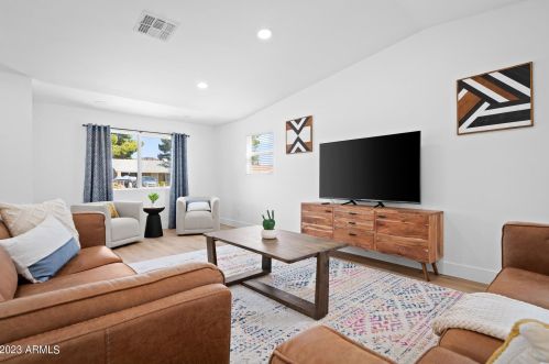 5215 Cambridge Ave, Phoenix AZ 85008-1213 exterior