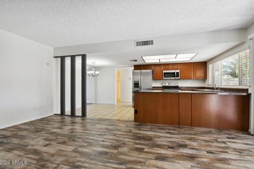 807 Country Gables Dr, Phoenix AZ  85022-3711 exterior