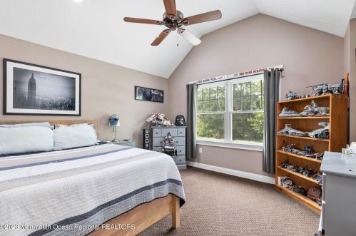 210 White Rd, Little Silver NJ 07739-1137 exterior