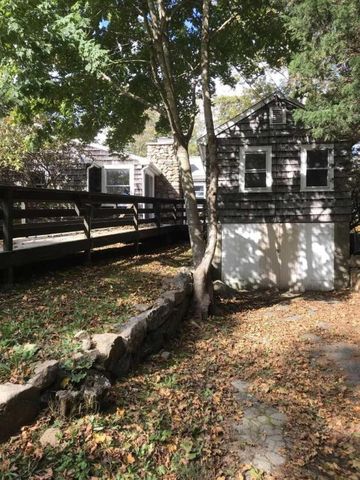 77 Mccallum Dr, Falmouth, MA 02540-2249