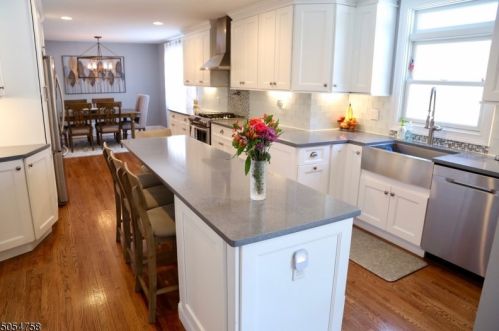 13 Yvette Dr, East Hanover, NJ 07936-1810