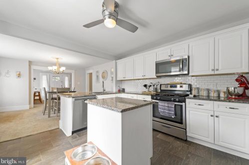 308 Colonial Ave, West Deptford NJ  08096-1010 exterior