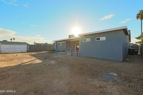 2201 65 Dr, Phoenix AZ 85033-1605 exterior