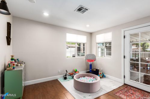 4231 Catalina Dr, Phoenix AZ 85031-3726 exterior