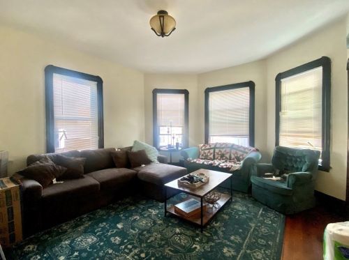 345 Earle St, New Bedford MA 02746-5806 exterior