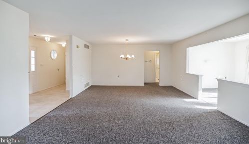 24 Lakebridge Dr, West Deptford NJ 08096-6718 exterior