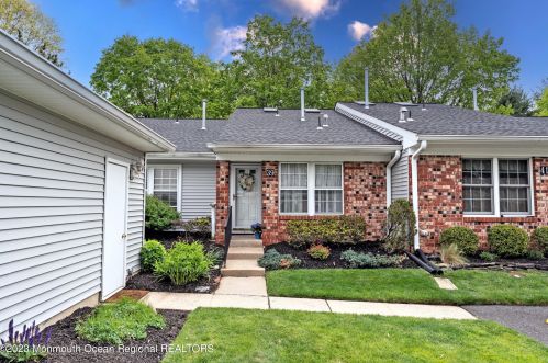 39 Boxwood Ter, Tinton Falls, NJ 07701-6705