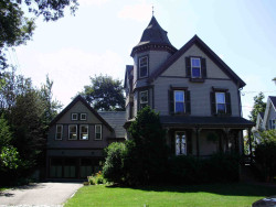 61 Eddy St, Newton, MA 02465-2132