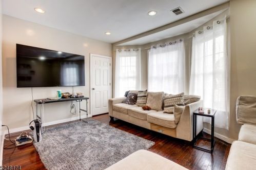 27 Mt Pleasant Ave, Belleville NJ 07109-2021 exterior