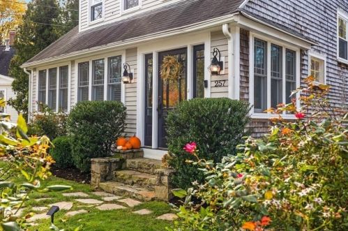 257 Hersey St, Hingham MA 02043-4605 exterior