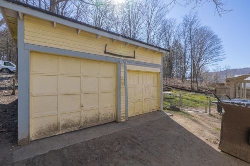 17 Pleasant St, Montgomery MA 01085-3719 exterior