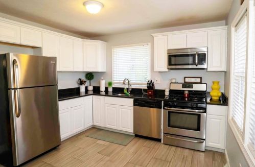 81 Cherry Tree Ln, New Bedford MA 02740-1826 exterior