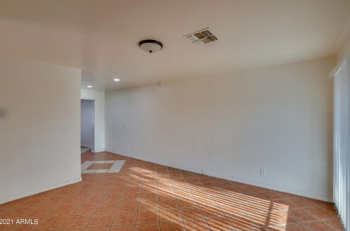 2031 37 Dr, Phoenix AZ 85053-2807 exterior