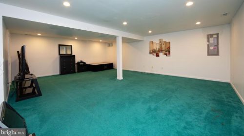 36 Hackemore St, Burlington NJ 08016-3056 exterior