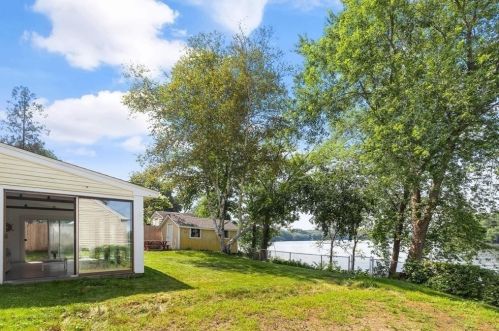 379 Main St, Groveland MA 01834-1428 exterior