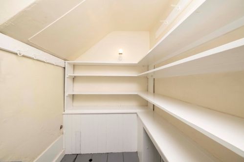 10 Hyde St, Newton MA 02461-1203 exterior