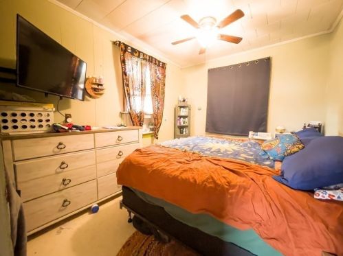 296 Hamlet St, Fall River MA 02724-3340 exterior