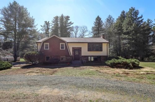 83 Medway St, Norfolk, MA 02056-1348