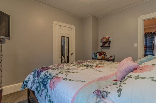 285 Earle St, New Bedford MA 02746-1814 exterior