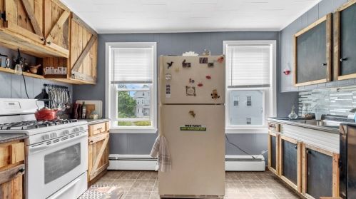 51 Morse Pl, Fall River MA 02724-1346 exterior