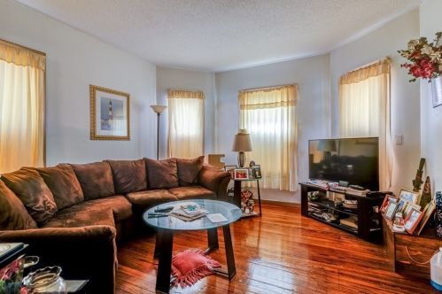 50 Beacon St, Fall River MA 02724-1534 exterior