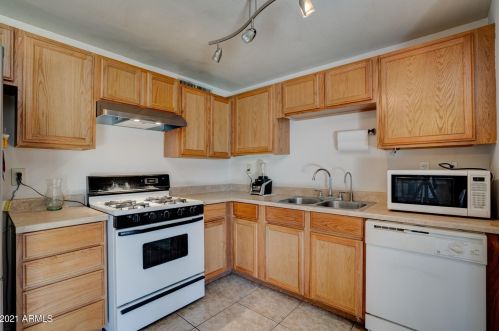 14233 38 St, Phoenix AZ 85018-5814 exterior