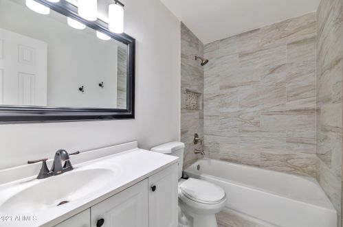 2818 Clarendon Ave, Phoenix AZ 85031-3142 exterior