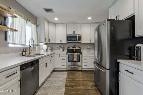 6822 43rd Pl, Phoenix AZ  85042-5218 exterior