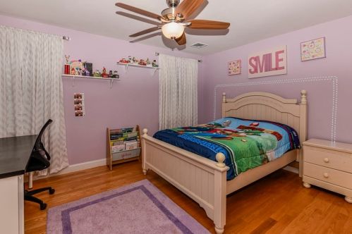 51 Hastings Rd, Dedham MA 02026-5407 exterior