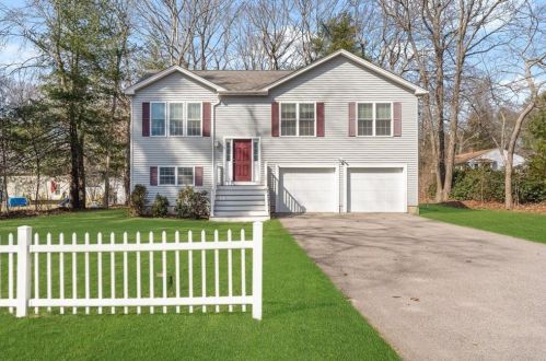 7 Robin Dr, Escoheag, RI 02822-2200