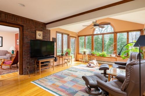 568 Furnace Brk Pkwy, Quincy MA 02169-2303 exterior