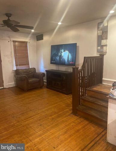 5833 6th St, Philadelphia, PA 19120-1302