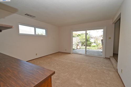 14297 Tiburon Rd, San Leandro CA 94577-6536 exterior