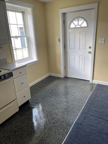 496 Nash Rd, New Bedford MA 02746-1827 exterior