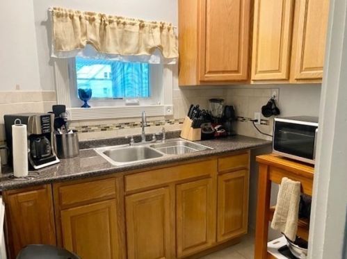 107 Chancery St, New Bedford MA 02740-3568 exterior